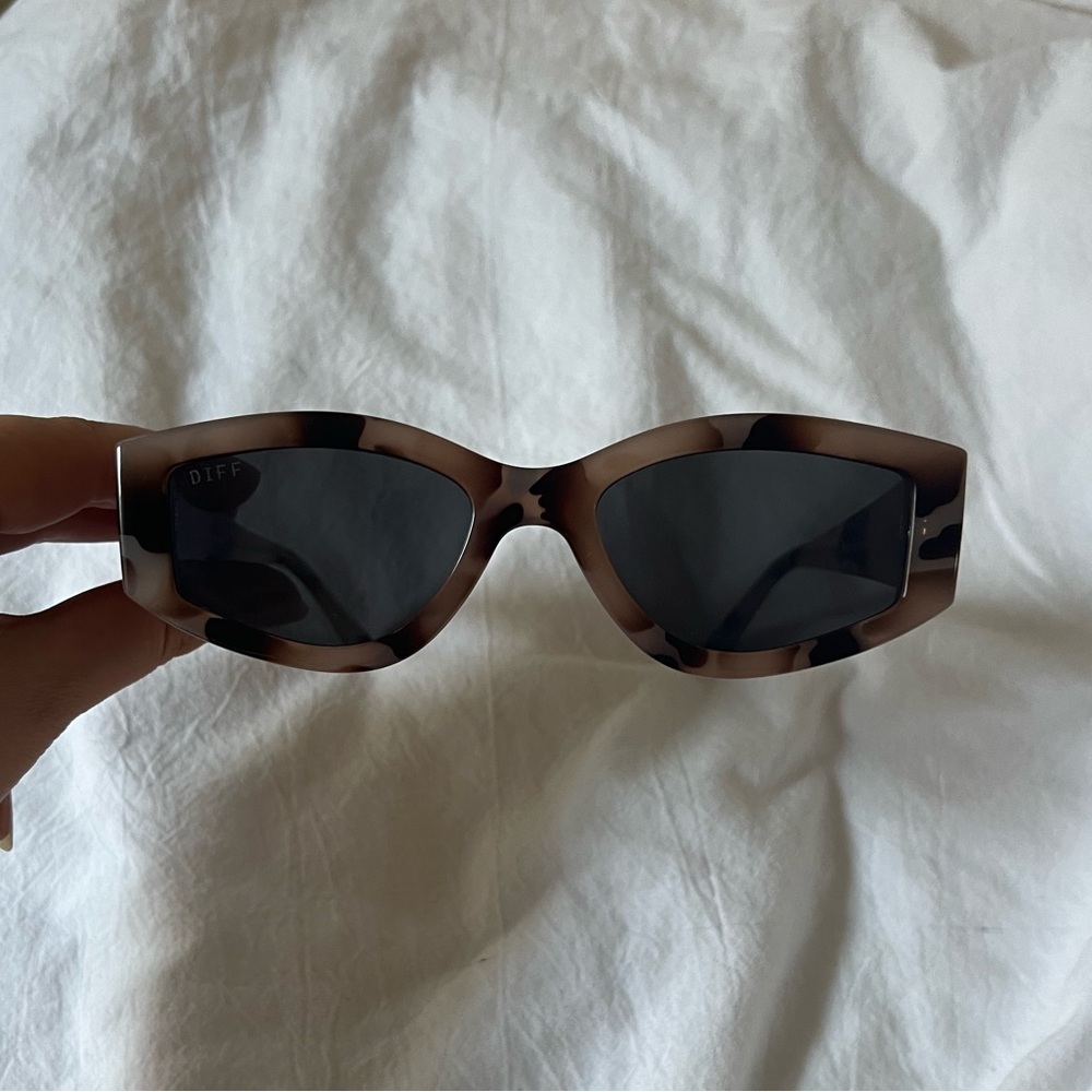 Diff Sunglasses - image 3